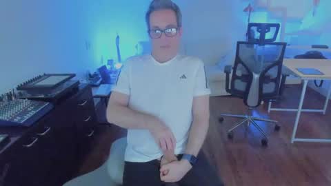 Snapshot of andy0pandi chatting on 11-15-25, 10:23 Andrew online show from 11-15-25, 10:23