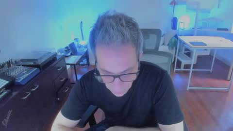 Snapshot of andy0pandi chatting on 11-18-25, 06:45 Andrew online show from 11-18-25, 06:45