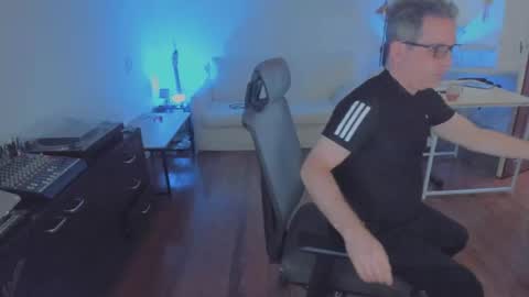 Snapshot of andy0pandi chatting on 12-01-25, 10:42 Andrew online show from 12-01-25, 10:42