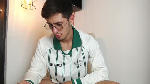 Snapshot of andy_collins__ chatting on 04-10-26, 03:01 andy_collins__ online show from 04-10-26, 03:01