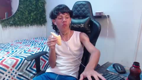 andy_dan1 online show from 12-04-24, 03:21