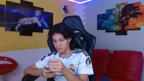 andy_dan1 online show from 02-07-25, 08:20