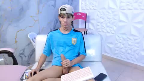 andy_dan1 online show from 04-01-26, 08:39