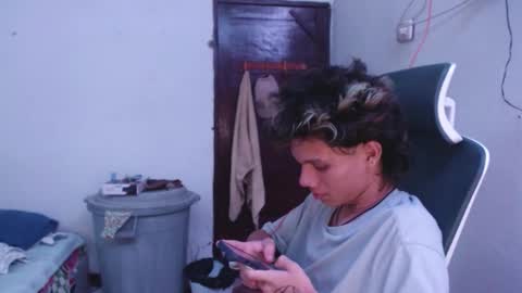 Snapshot of andy_dan1 chatting on 06-08-26, 10:48 andy_dan1 online show from 06-08-26, 10:48