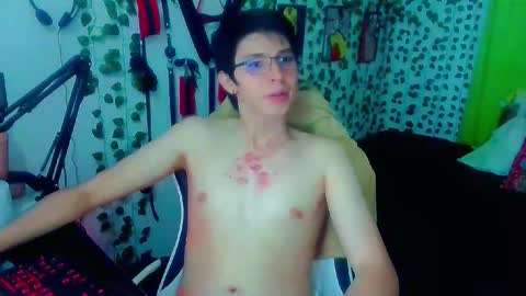 Snapshot of andy_gray01 chatting on 01-11-26, 12:21 Andy Gray online show from 01-11-26, 12:21