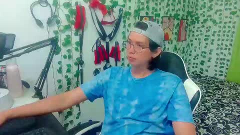 Snapshot of andy_gray01 chatting on 05-17-26, 01:07 Andy Gray online show from 05-17-26, 01:07