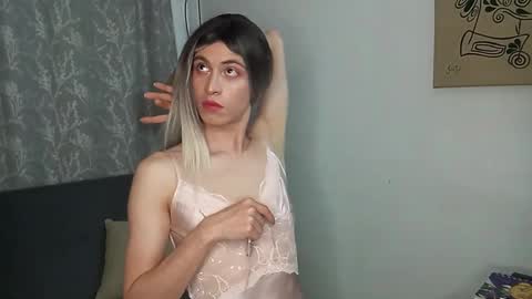 Snapshot of andy_vander chatting on 10-25-25, 10:15 Andy van der Rose online show from 10-25-25, 10:15