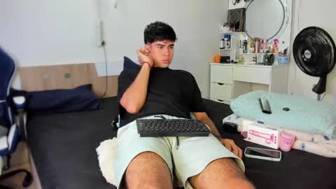 andy_wood1 online show from 05-29-26, 11:52