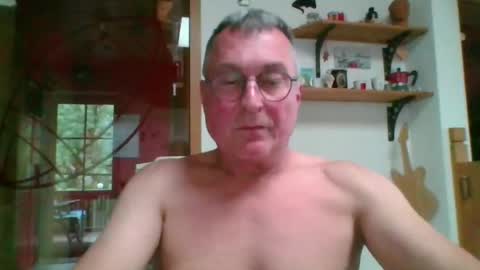Snapshot of andybayern chatting on 06-05-26, 11:49 andybayern online show from 06-05-26, 11:49