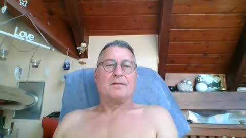 Snapshot of andybayern chatting on 07-18-26, 08:18 andybayern online show from 07-18-26, 08:18