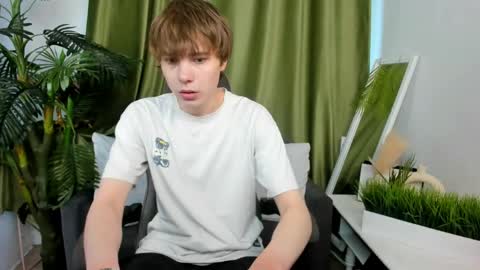Snapshot of andyjey_ chatting on 06-03-26, 01:25 Mandy and Andy online show from 06-03-26, 01:25