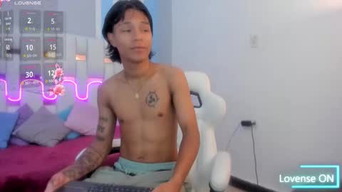 Snapshot of andykings_1 chatting on 02-10-26, 03:32 Andy Kings online show from 02-10-26, 03:32