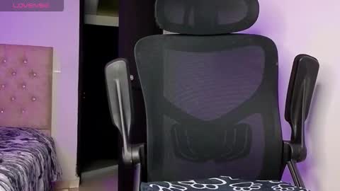 Snapshot of andykoch chatting on 11-09-25, 02:54 Andy online show from 11-09-25, 02:54