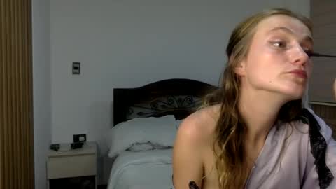 Snapshot of andyzuzka chatting on 10-29-25, 11:17 andyzuzka online show from 10-29-25, 11:17