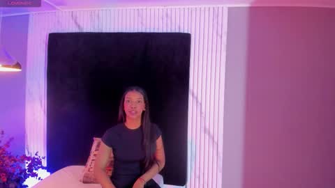 Snapshot of aneesaval chatting on 10-18-25, 11:33 ANEE SAVAL online show from 10-18-25, 11:33
