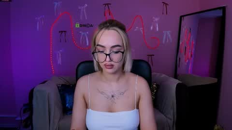 Snapshot of anelia_sun chatting on 03-16-26, 06:39 anelia_sun online show from 03-16-26, 06:39