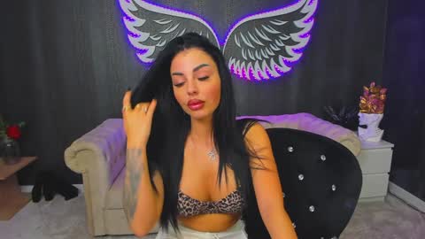Snapshot of anemariejolie chatting on 12-21-24, 05:18 Anne online show from 12-21-24, 05:18
