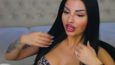 Snapshot of anemariejolie chatting on 01-19-25, 07:37 Anne online show from 01-19-25, 07:37