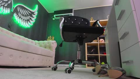 Snapshot of anemariejolie chatting on 01-19-25, 10:39 Anne online show from 01-19-25, 10:39