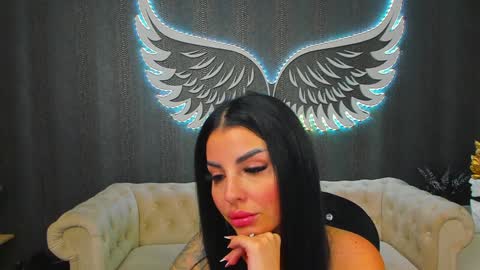 Snapshot of anemariejolie chatting on 01-25-25, 01:43 Anne online show from 01-25-25, 01:43