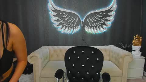 Snapshot of anemariejolie chatting on 01-25-25, 10:50 Anne online show from 01-25-25, 10:50