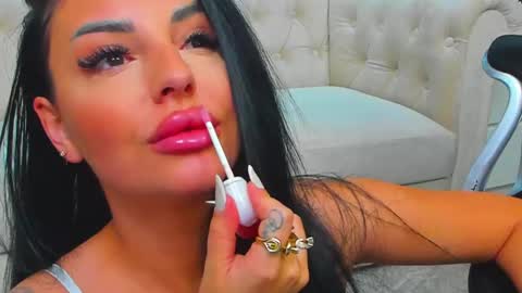 Snapshot of anemariejolie chatting on 02-11-25, 10:18 Anne online show from 02-11-25, 10:18
