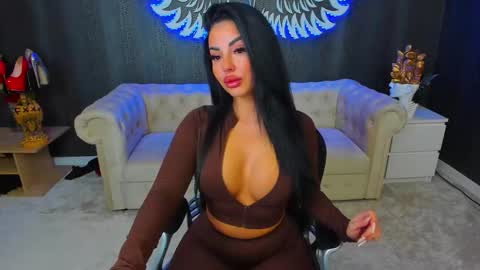 Snapshot of anemariejolie chatting on 10-03-25, 04:59 Anne online show from 10-03-25, 04:59