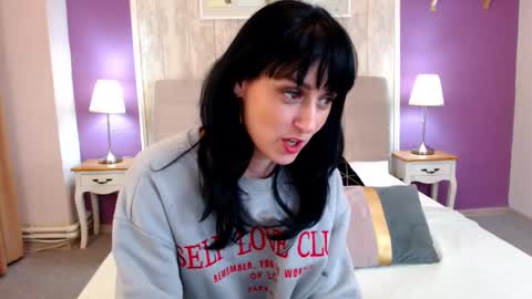 Snapshot of aneshereforu chatting on 02-19-25, 02:12 Anes online show from 02-19-25, 02:12