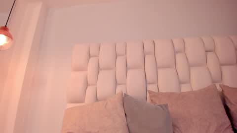 Snapshot of angeel_fox chatting on 12-14-24, 06:46 Angel online show from 12-14-24, 06:46