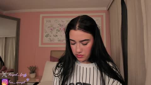 Snapshot of angeel_fox chatting on 01-16-25, 01:37 Angel online show from 01-16-25, 01:37