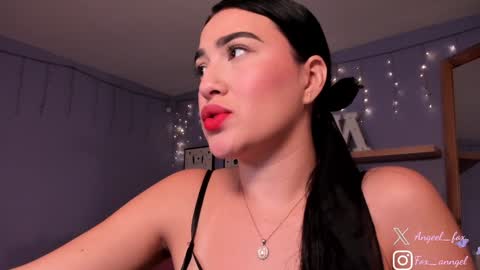 Snapshot of angeel_fox chatting on 01-21-25, 02:33 Angel online show from 01-21-25, 02:33