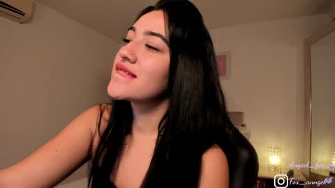 Snapshot of angeel_fox chatting on 01-26-25, 10:12 Angel online show from 01-26-25, 10:12