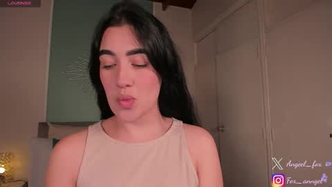 Snapshot of angeel_fox chatting on 10-01-25, 12:27 Angel online show from 10-01-25, 12:27