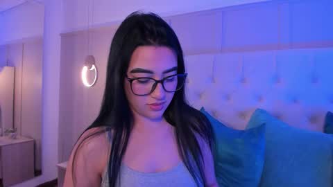 Snapshot of angeel_fox chatting on 10-18-25, 04:26 Angel online show from 10-18-25, 04:26