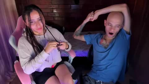 Snapshot of angel_and_yessi chatting on 02-19-25, 11:14 Angel y Yessi online show from 02-19-25, 11:14