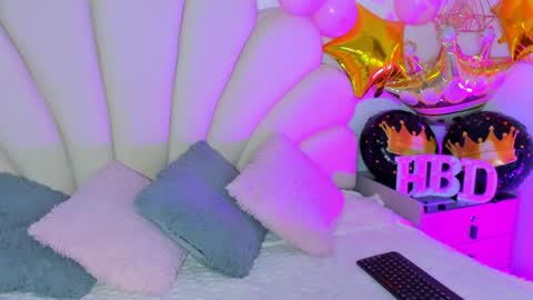 Snapshot of angel_bloom1 chatting on 06-17-26, 01:12 Angel online show from 06-17-26, 01:12