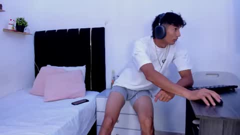 angel_boy0 online show from 07-03-26, 08:15