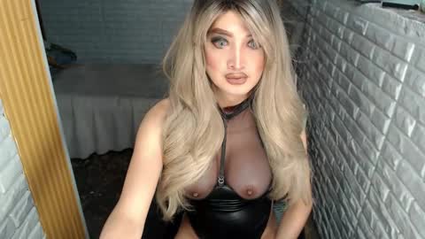 Snapshot of angel_cumming chatting on 09-14-25, 08:35 angels street online show from 09-14-25, 08:35