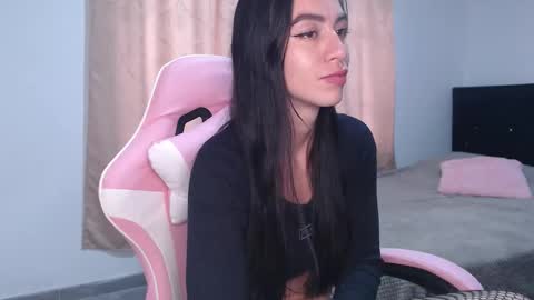 Snapshot of angel_girl10 chatting on 10-03-25, 09:45 Angel Girl online show from 10-03-25, 09:45