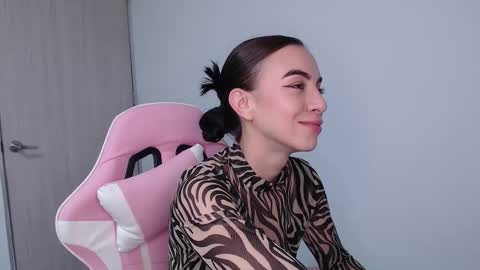 Snapshot of angel_girl10 chatting on 02-20-26, 09:04 Angel Girl online show from 02-20-26, 09:04