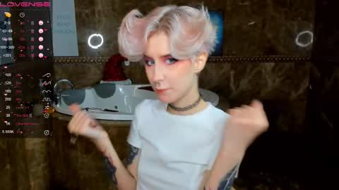 Snapshot of angel_julles chatting on 12-19-25, 01:01 Angel Dust online show from 12-19-25, 01:01