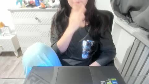 angel_lee__ online show from 01-02-25, 01:19