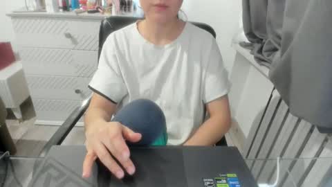 angel_lee__ online show from 02-08-25, 11:12