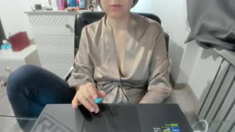 angel_lee__ online show from 02-10-25, 11:36