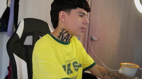 Snapshot of angel_luna0 chatting on 06-01-26, 06:53 angel_luna0 online show from 06-01-26, 06:53