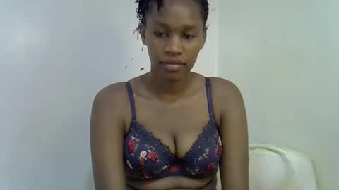 Snapshot of angel_mia5 chatting on 11-30-25, 02:43 angel_mia5 online show from 11-30-25, 02:43