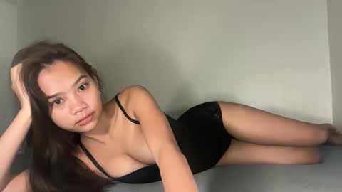 angel_petite07 online show from 04-17-26, 11:41
