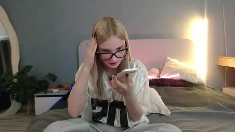 Snapshot of angel_share chatting on 05-27-26, 12:51 Angela online show from 05-27-26, 12:51