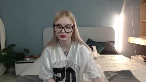 Snapshot of angel_share chatting on 06-21-26, 05:54 Angela online show from 06-21-26, 05:54
