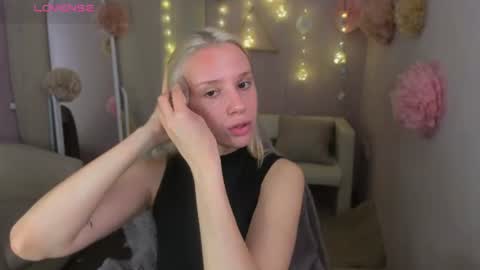 Snapshot of angel_tessa chatting on 06-28-26, 08:59 Angelica online show from 06-28-26, 08:59